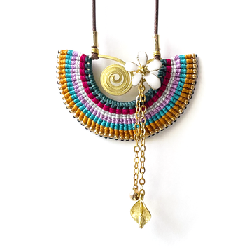 Daisy Spiral Macrame Necklace - Pink